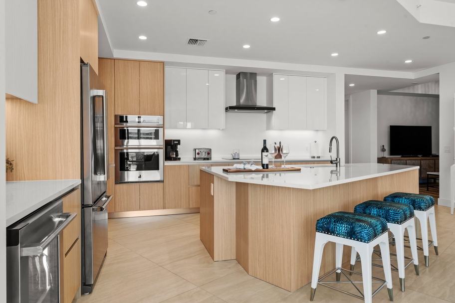 Price refined for the market today a truly exceptional opportunity for Unit 1610 at BAYSO Sarasota - Miami luxury real estate