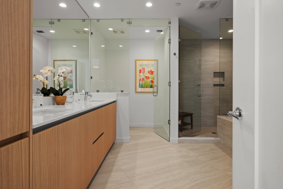 Price refined for the market today a truly exceptional opportunity for Unit 1610 at BAYSO Sarasota - Miami luxury real estate