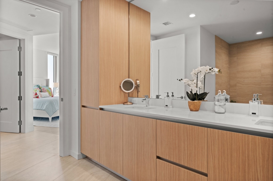 Price refined for the market today a truly exceptional opportunity for Unit 1610 at BAYSO Sarasota - Miami luxury real estate