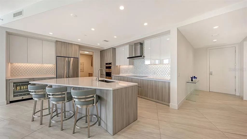 301 QUAY COMMONS UNIT 1210