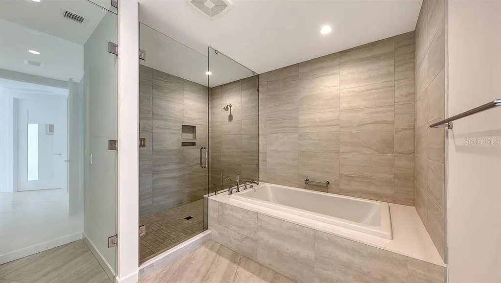 301 QUAY COMMONS UNIT 1210