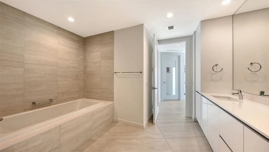 301 QUAY COMMONS UNIT 1210