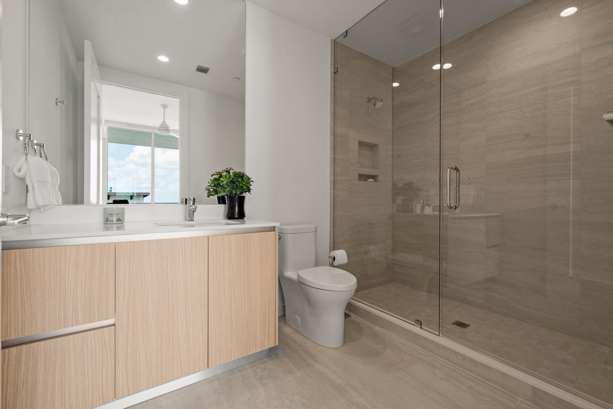 301 QUAY COMMONS UNIT 1204