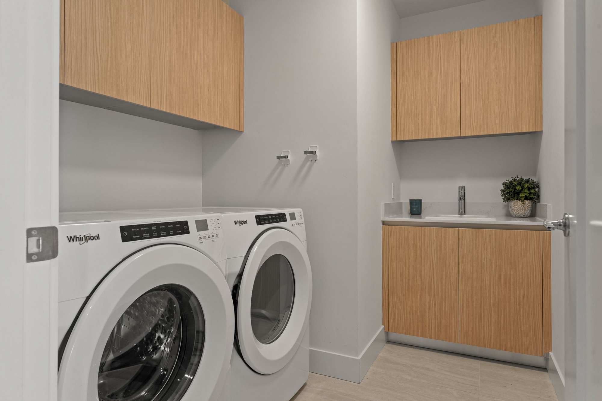 301 QUAY COMMONS UNIT 1204
