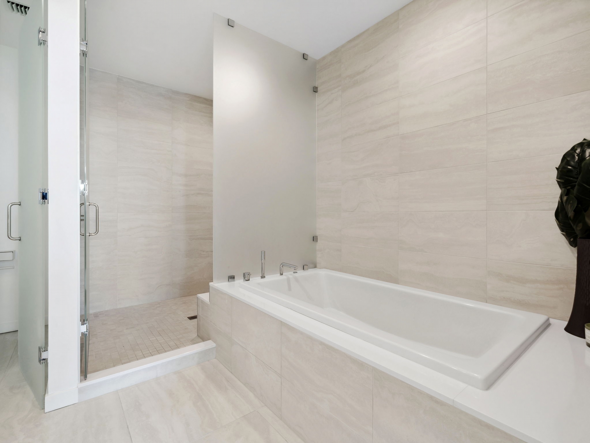 301 QUAY COMMONS UNIT 1809