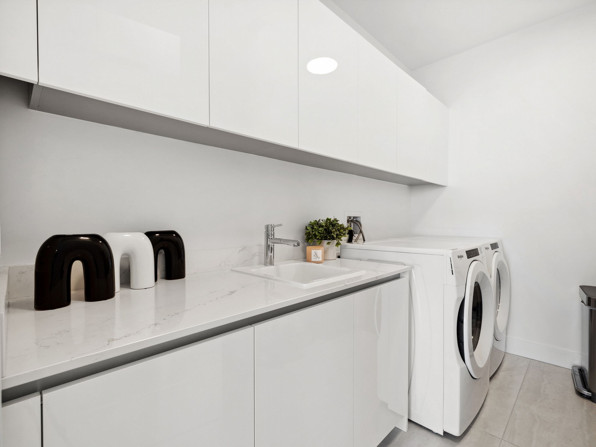 301 QUAY COMMONS UNIT 1809