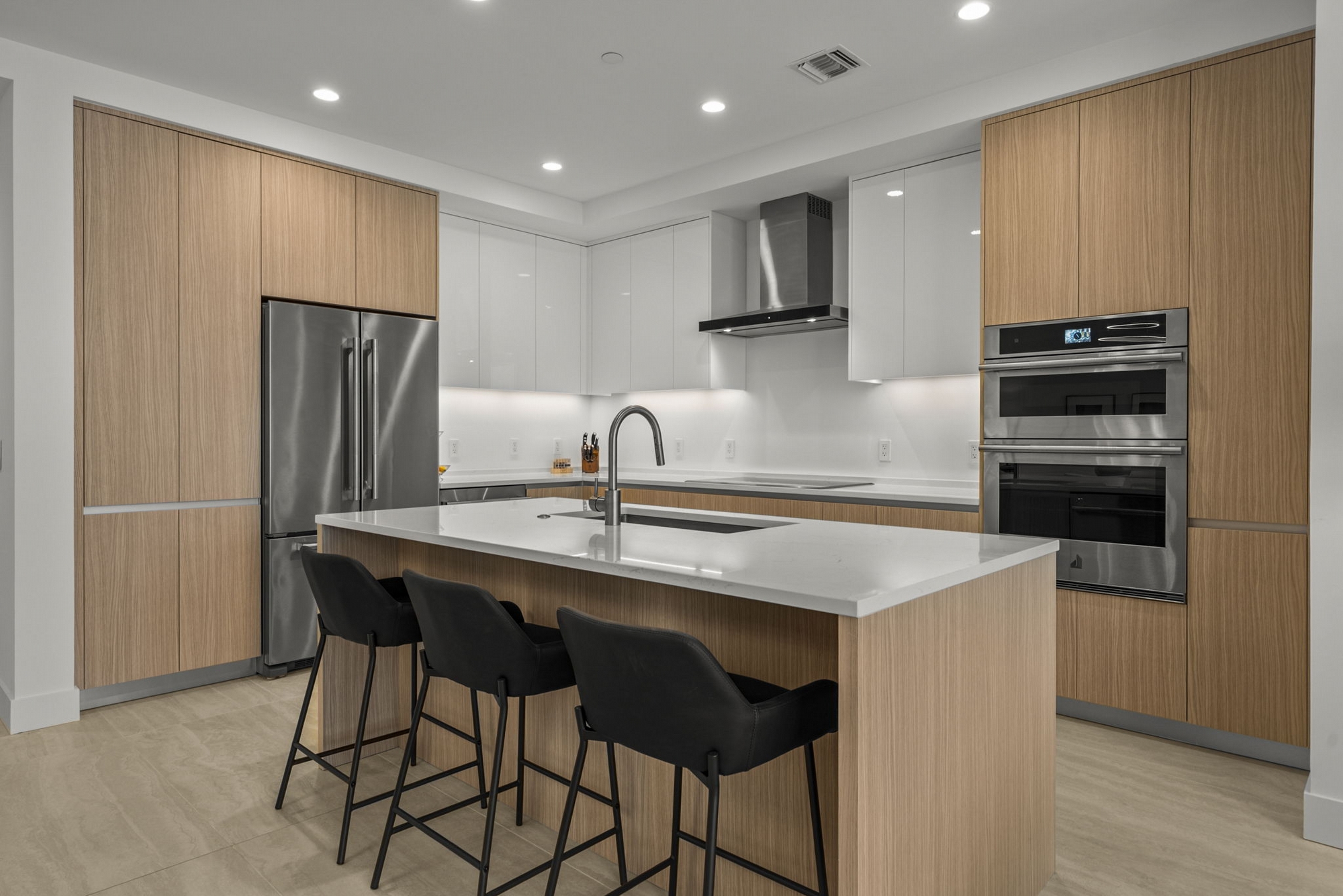 301 QUAY COMMONS UNIT 1008