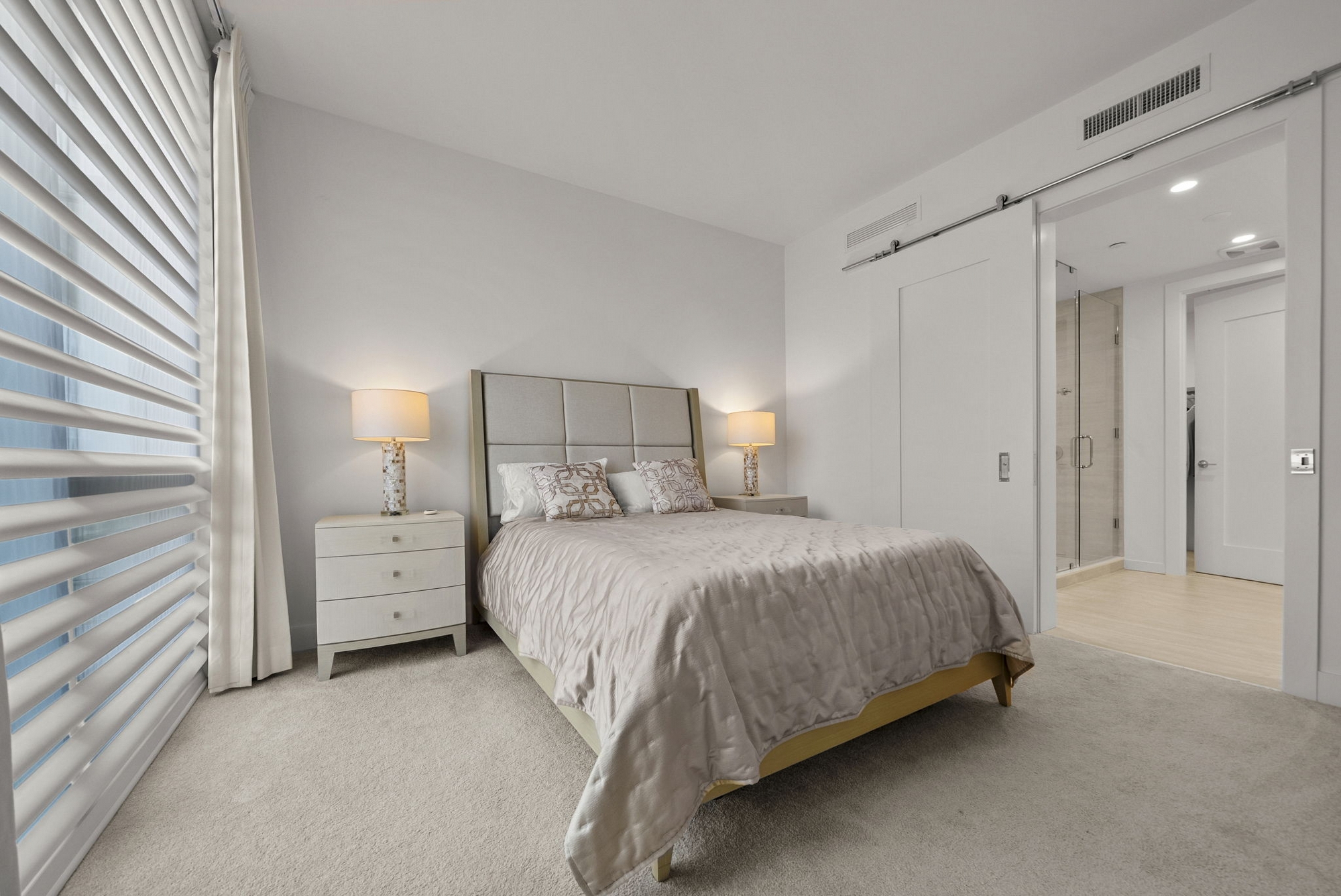 301 QUAY COMMONS UNIT 1008