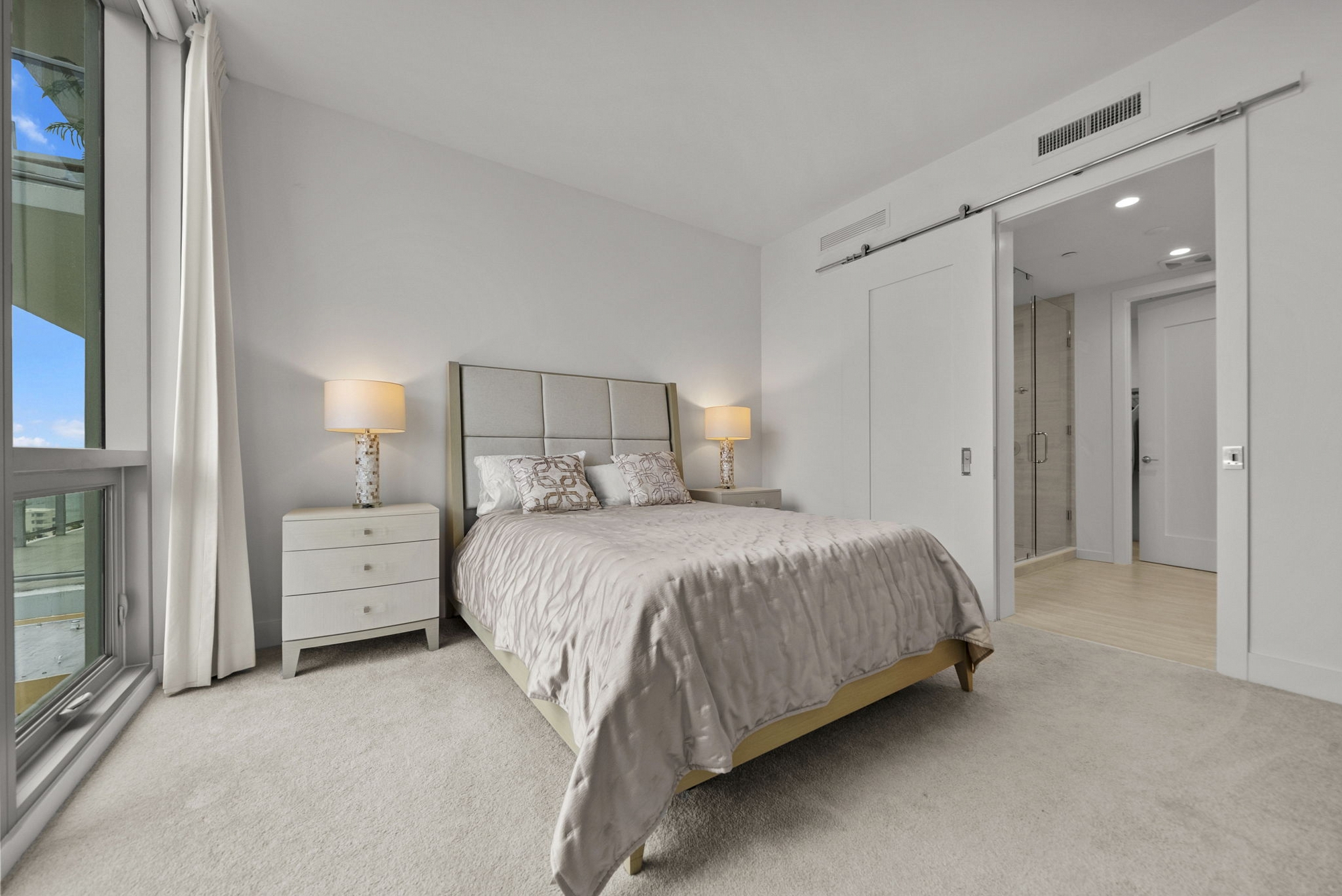 301 QUAY COMMONS UNIT 1008