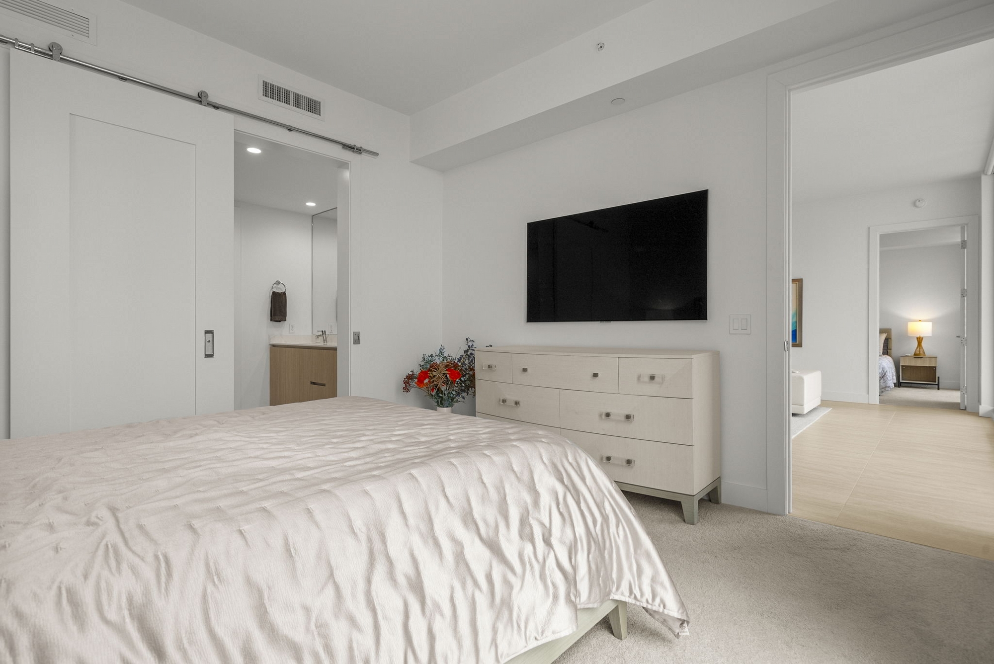 301 QUAY COMMONS UNIT 1008