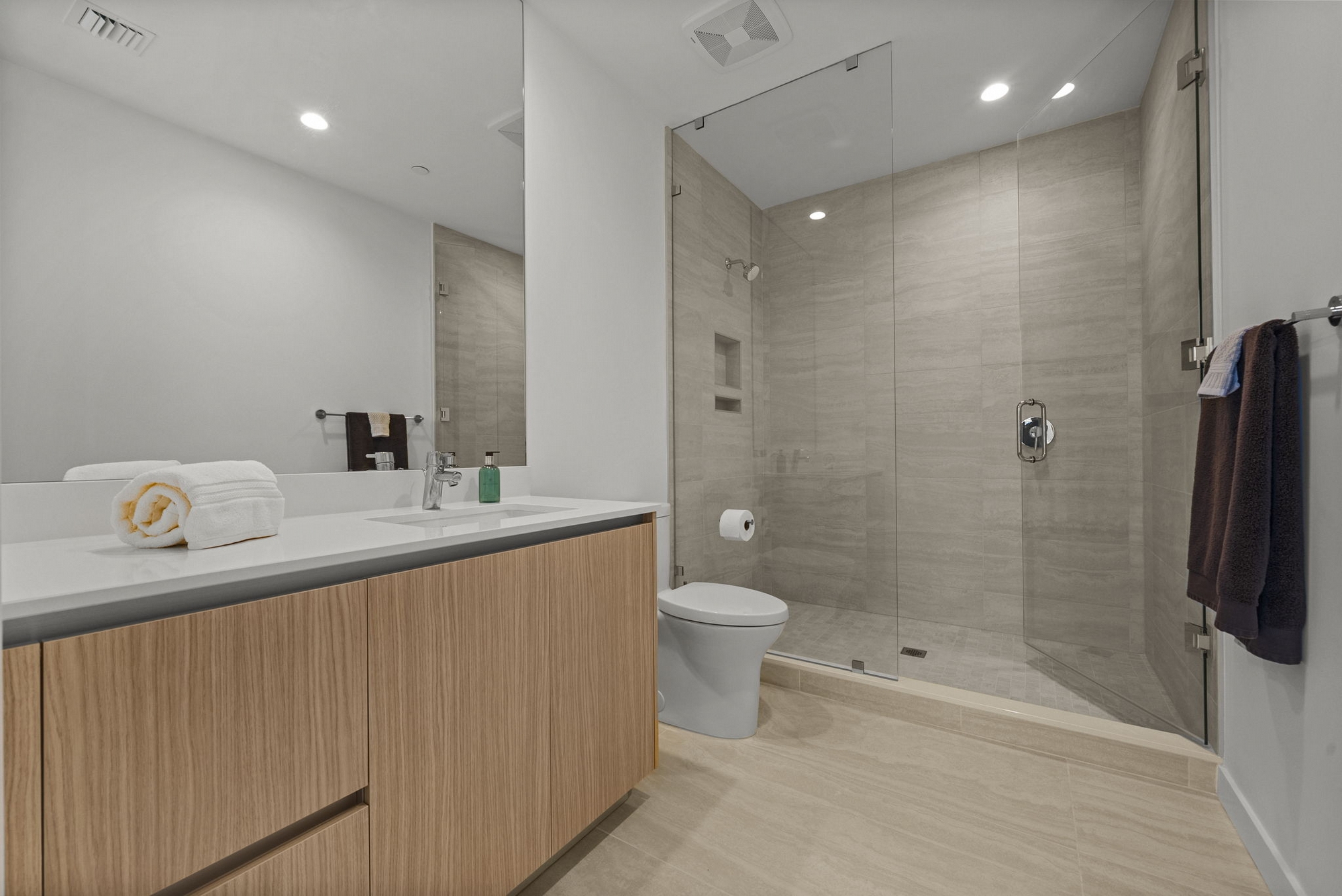 301 QUAY COMMONS UNIT 1008