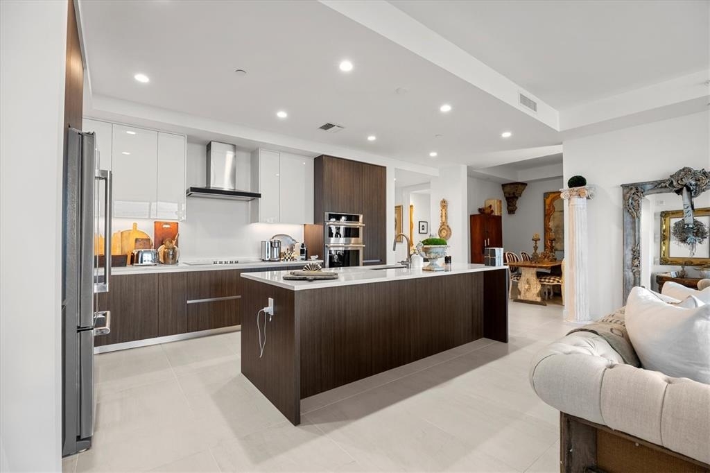 301 QUAY COMMONS UNIT 1704