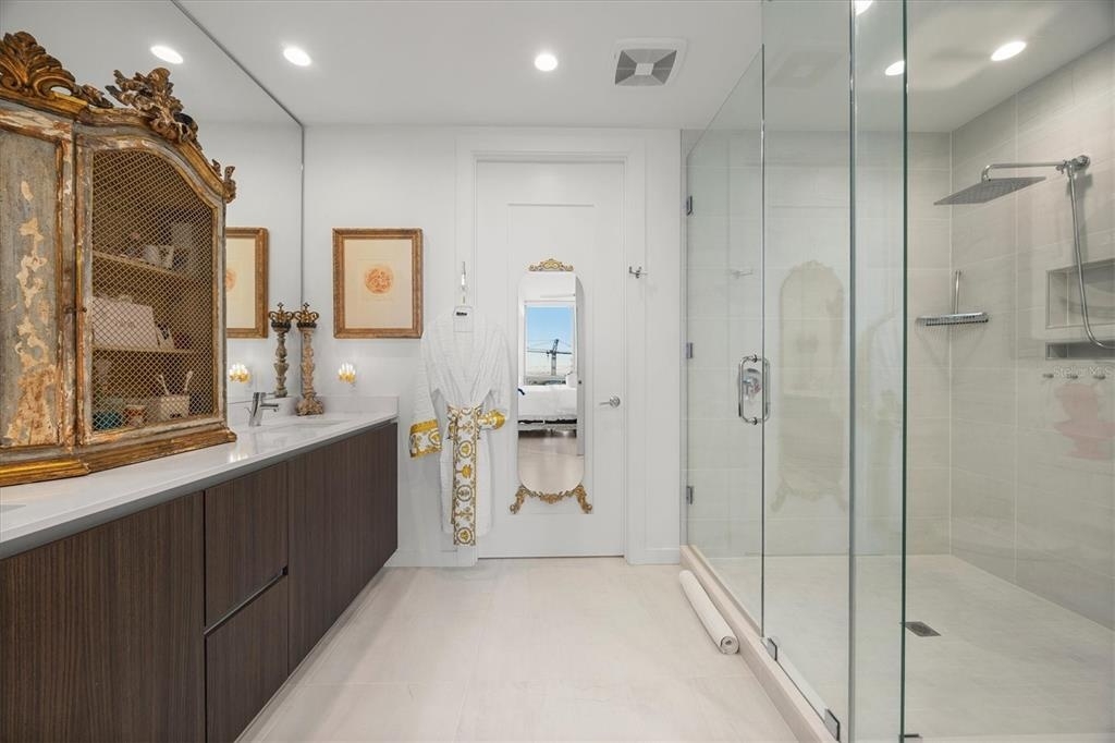 301 QUAY COMMONS UNIT 1704