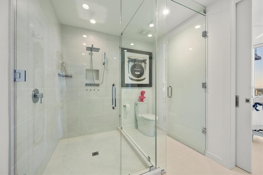 301 QUAY COMMONS UNIT 1704