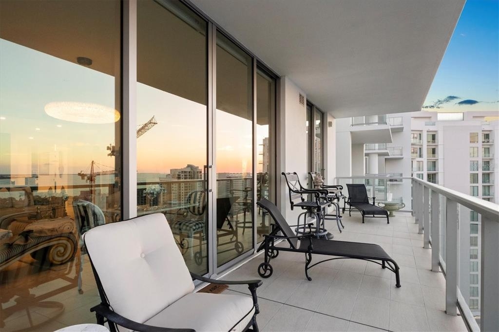 301 QUAY COMMONS UNIT 1704