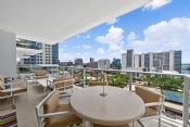 BAYSO SARASOTA CONDO